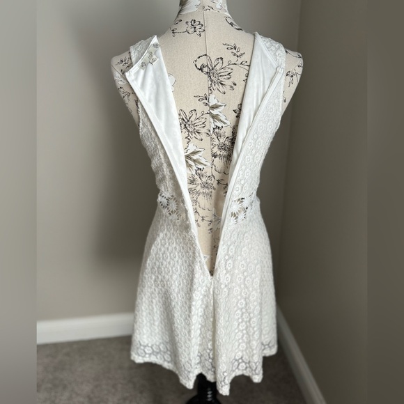 IRIS Ivory White Floral Lace Sundress - Picture 5 of 5